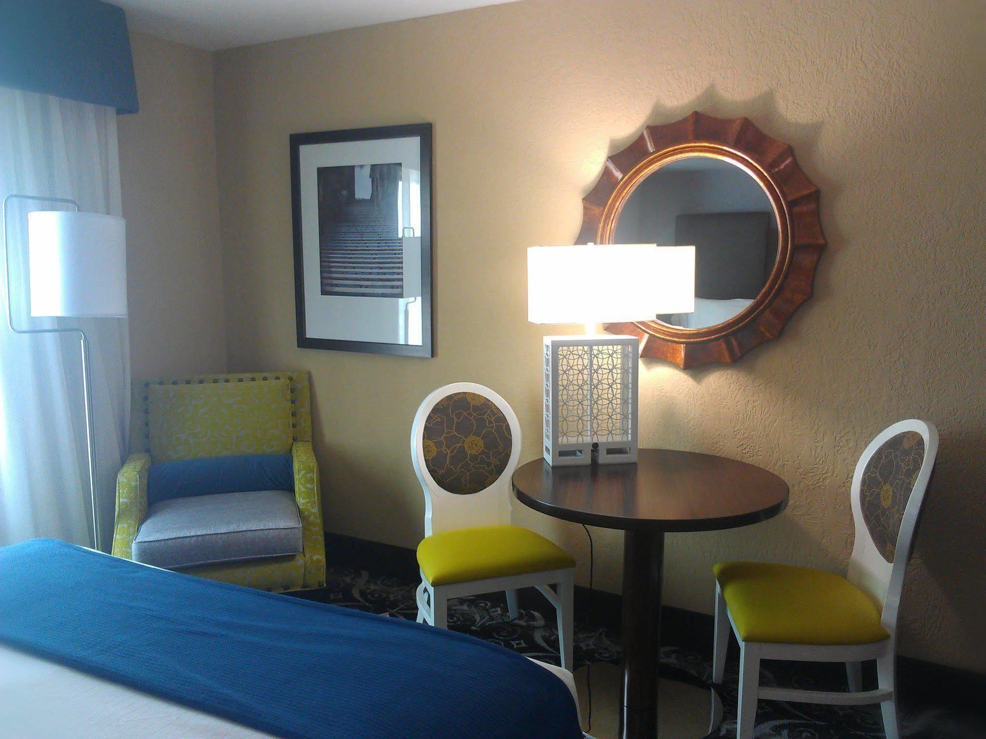 Holiday Inn Express Hotel & Suites North Kansas City By Ihg Exterior photo