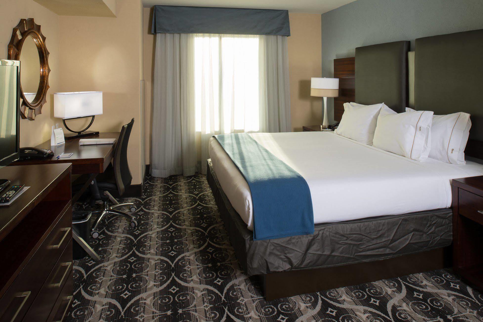 Holiday Inn Express Hotel & Suites North Kansas City By Ihg Exterior photo