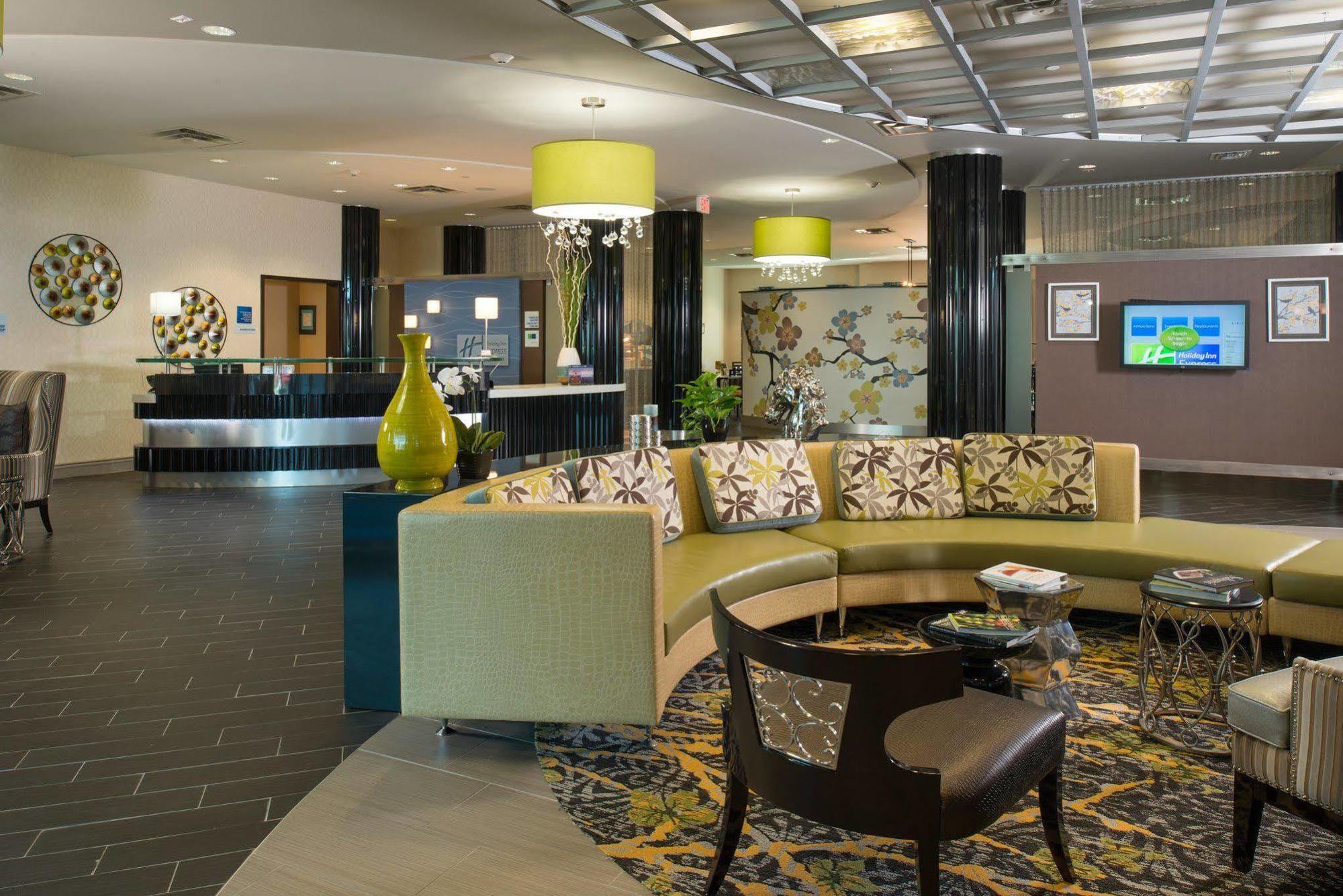 Holiday Inn Express Hotel & Suites North Kansas City By Ihg Exterior photo