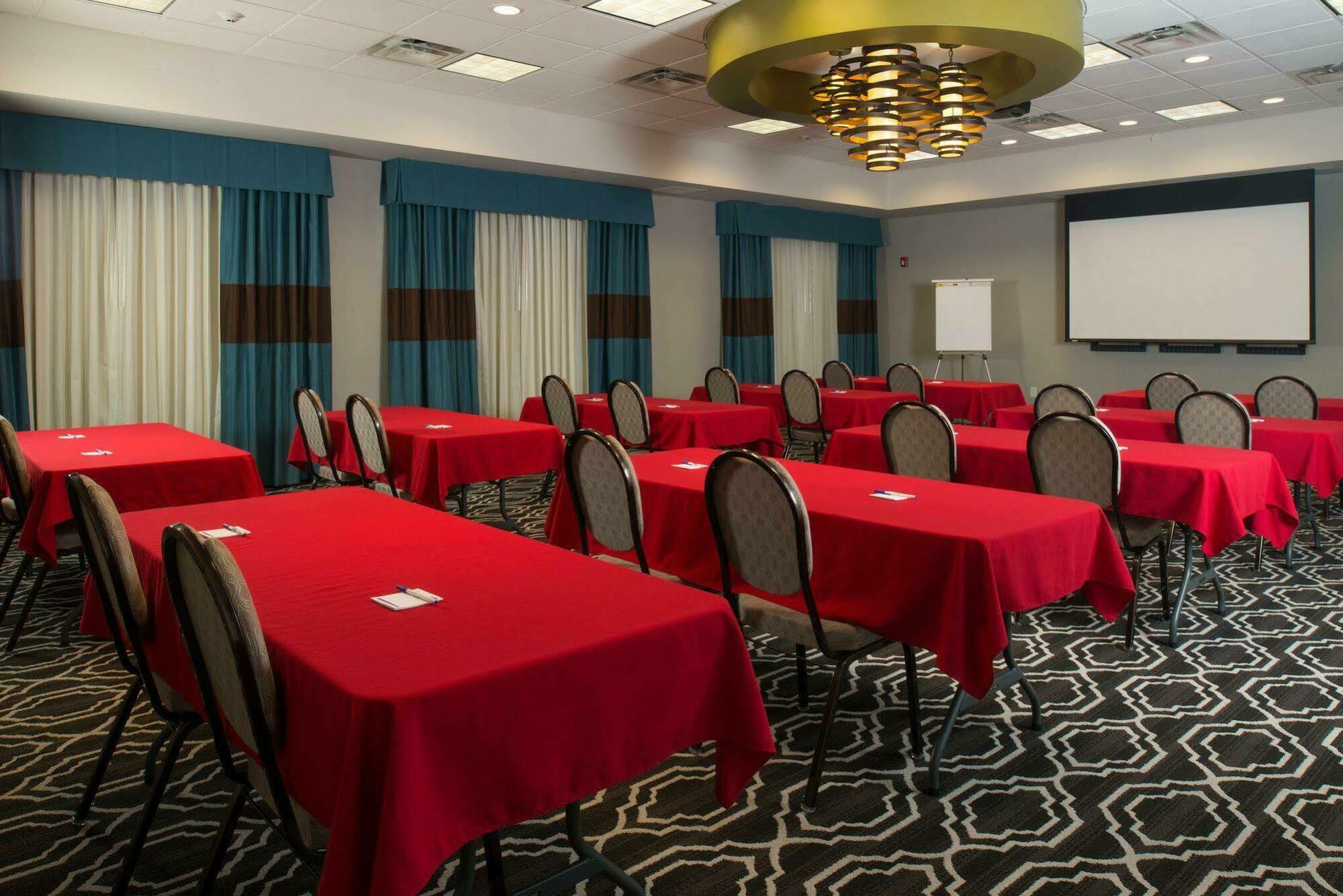 Holiday Inn Express Hotel & Suites North Kansas City By Ihg Exterior photo