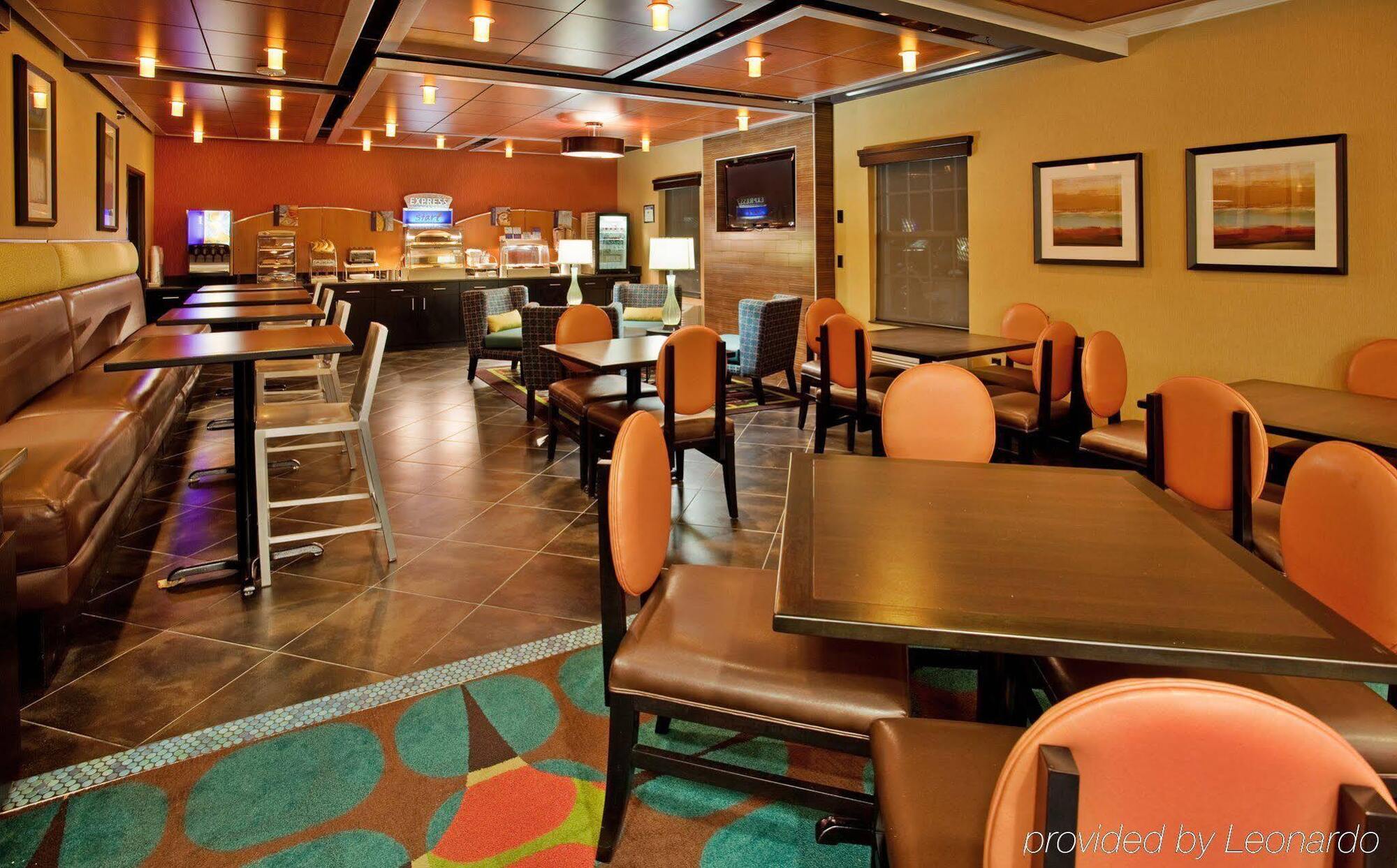 Holiday Inn Express Hotel & Suites North Kansas City By Ihg Exterior photo