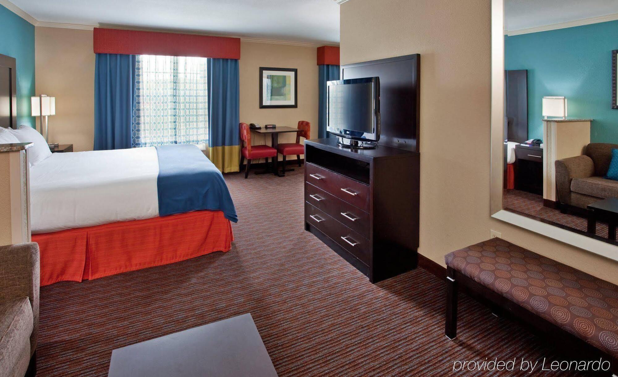 Holiday Inn Express Hotel & Suites North Kansas City By Ihg Exterior photo
