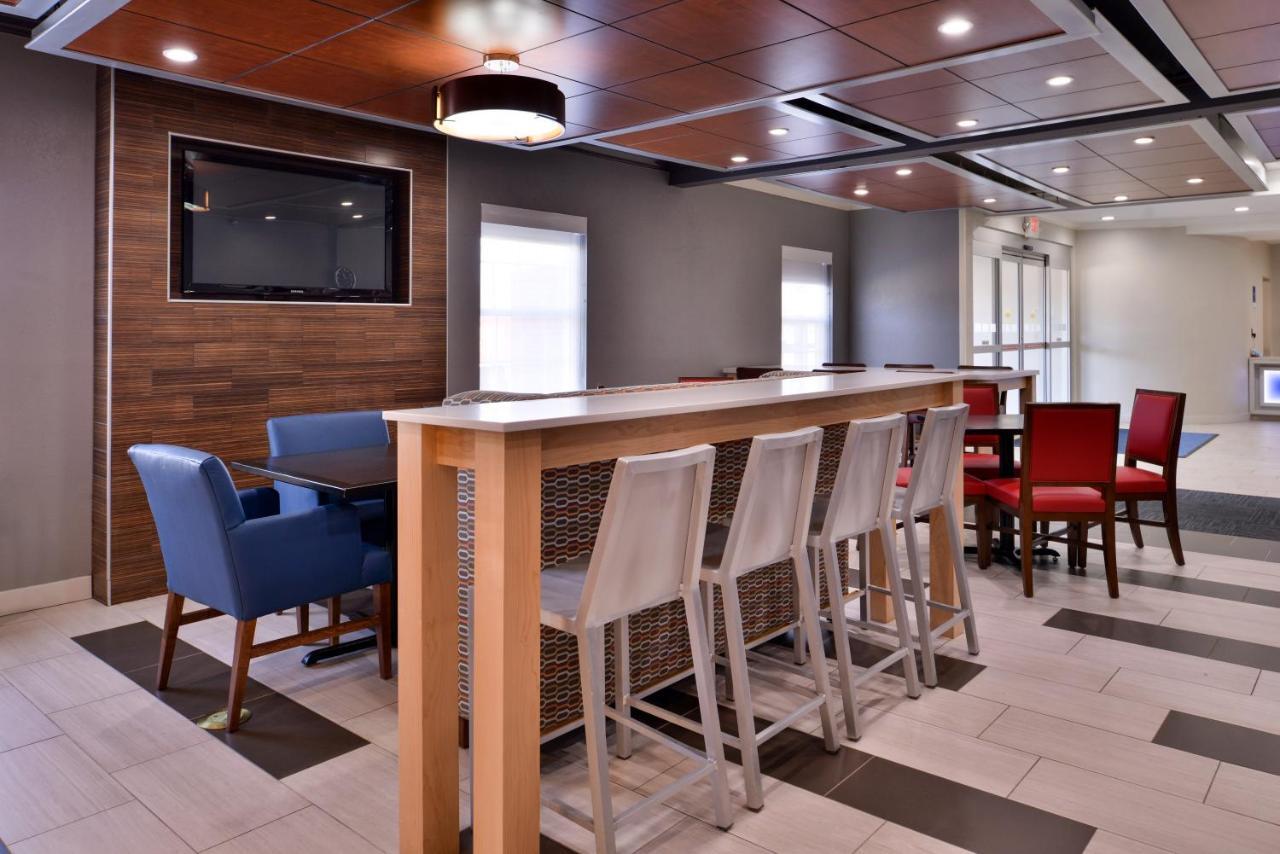 Holiday Inn Express Hotel & Suites North Kansas City By Ihg Exterior photo