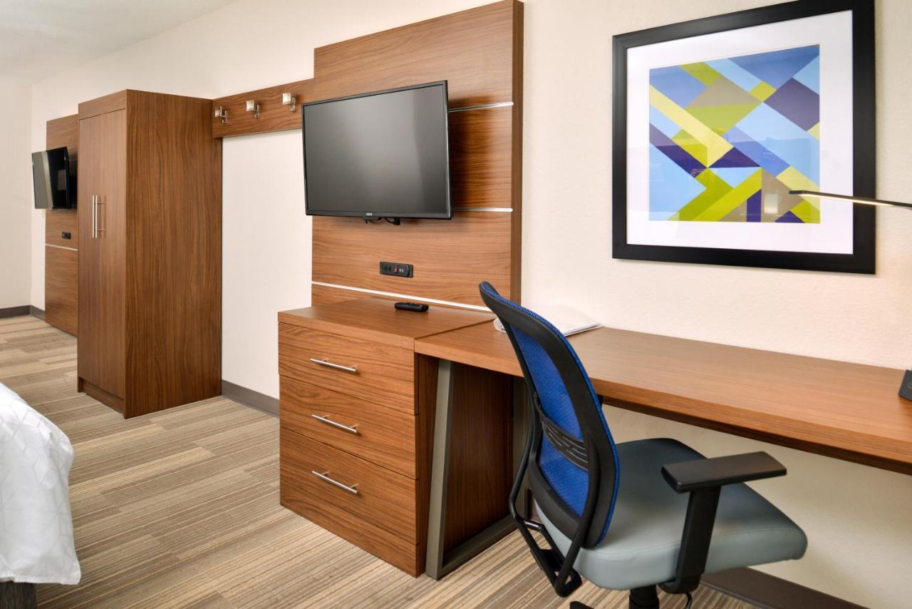 Holiday Inn Express Hotel & Suites North Kansas City By Ihg Exterior photo