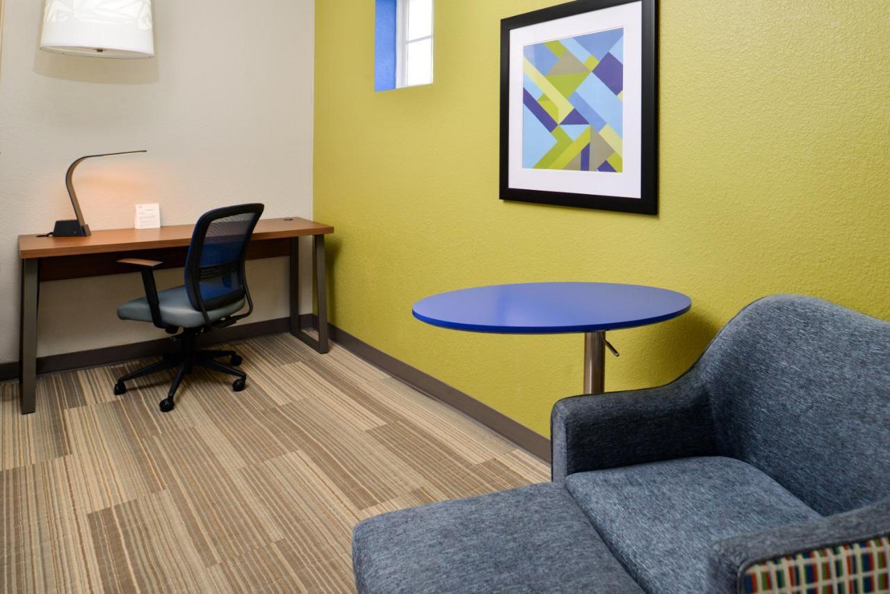 Holiday Inn Express Hotel & Suites North Kansas City By Ihg Exterior photo